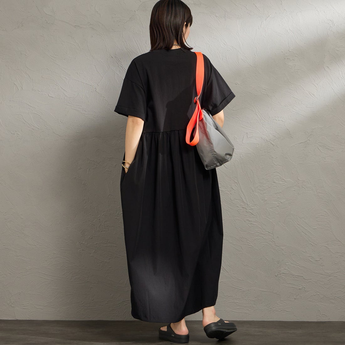 KELTY [ケルティ] 別注 異素材切替 ウエストギャザーワンピース [KE262W30IN02-JF] ﾌﾞﾗｯｸ &&モデル身長：160cm 着用サイズ：F&&