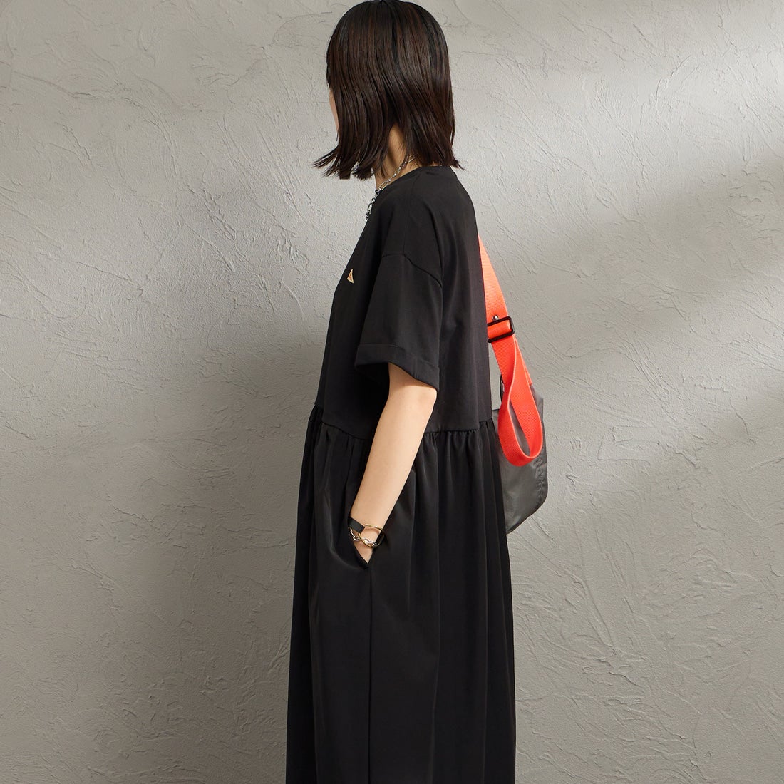 KELTY [ケルティ] 別注 異素材切替 ウエストギャザーワンピース [KE262W30IN02-JF] ﾌﾞﾗｯｸ &&モデル身長：160cm 着用サイズ：F&&