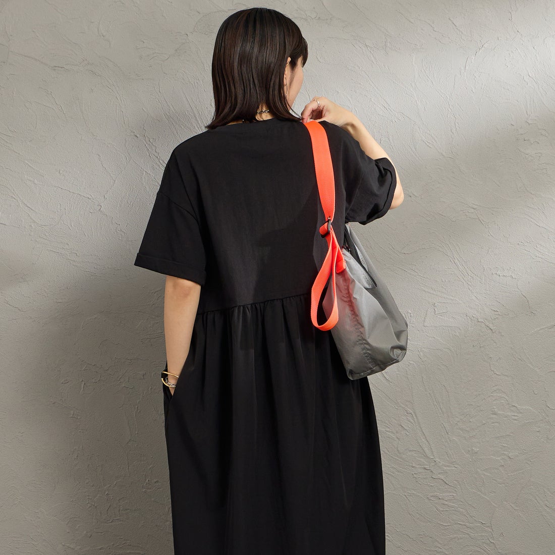 KELTY [ケルティ] 別注 異素材切替 ウエストギャザーワンピース [KE262W30IN02-JF] ﾌﾞﾗｯｸ &&モデル身長：160cm 着用サイズ：F&&