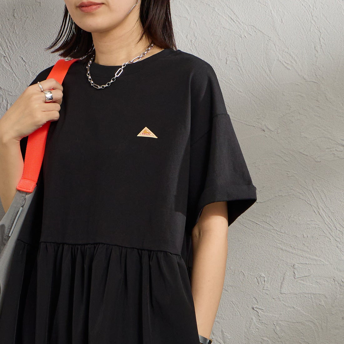 KELTY [ケルティ] 別注 異素材切替 ウエストギャザーワンピース [KE262W30IN02-JF] ﾌﾞﾗｯｸ &&モデル身長：160cm 着用サイズ：F&&