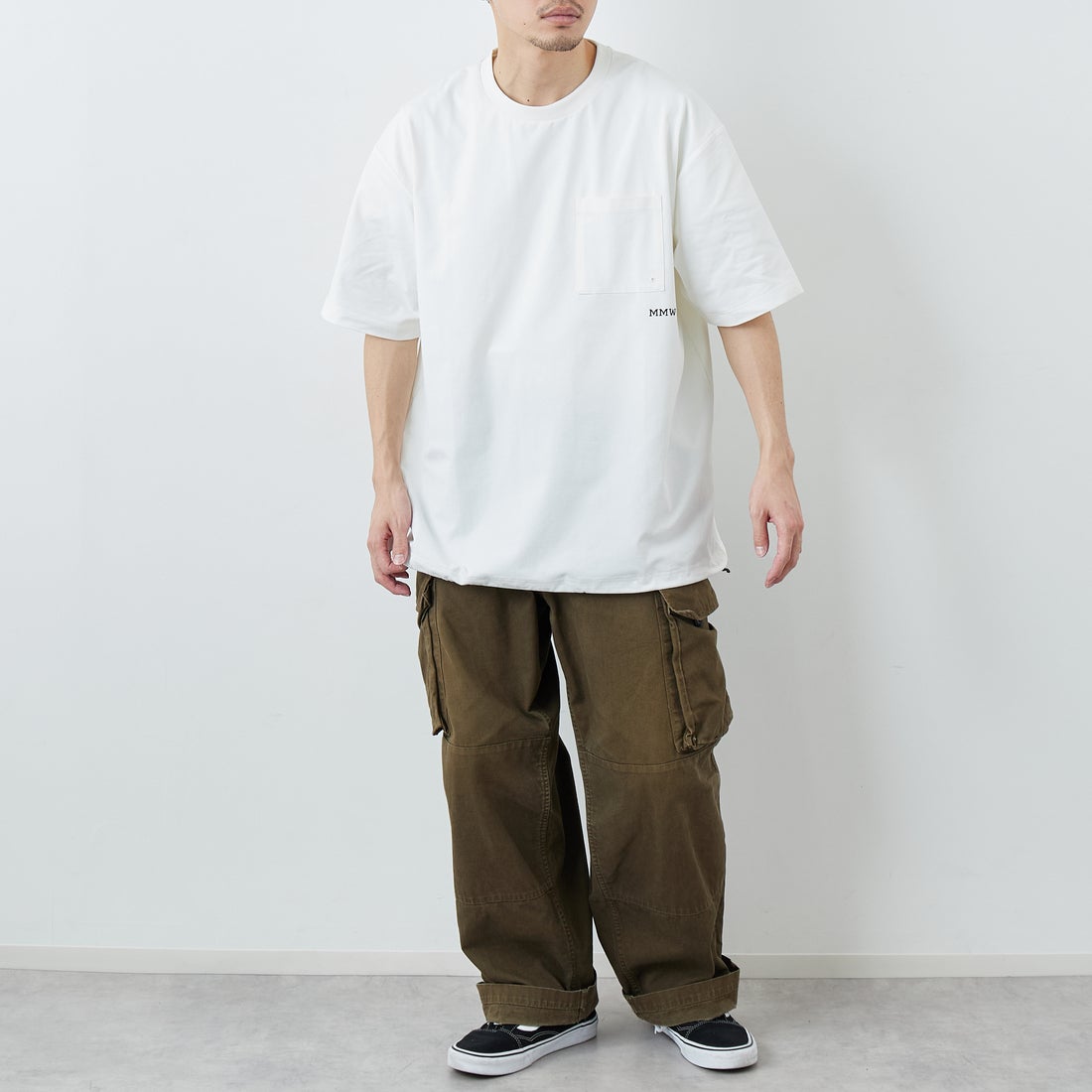 Marmot [マーモット] 別注 ドローコード付き マウンテンロゴ バックプリントTシャツ [MTSS26MST337IN-JF] WHITE &&モデル身長：168cm 着用サイズ：L&&