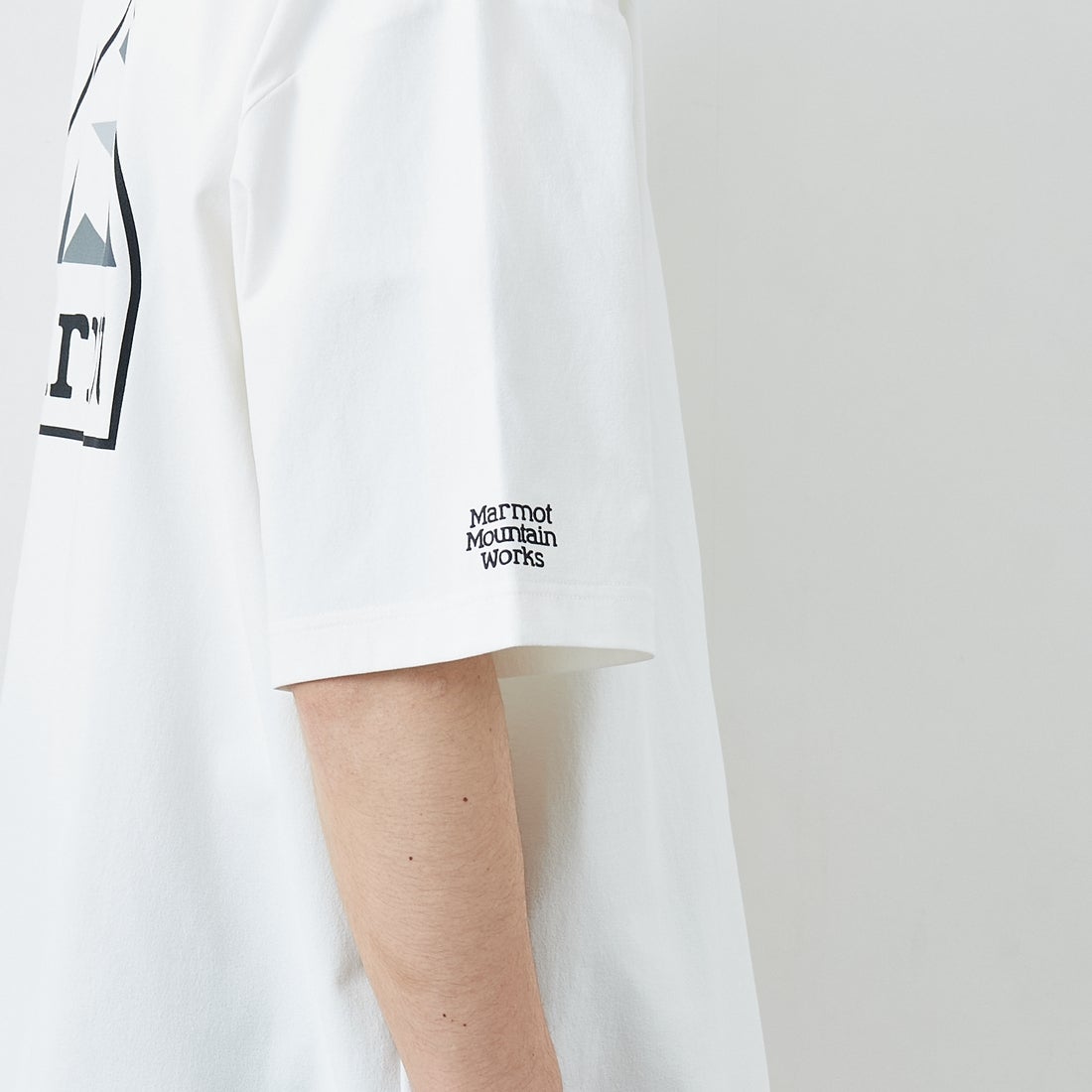 Marmot [マーモット] 別注 ドローコード付き マウンテンロゴ バックプリントTシャツ [MTSS26MST337IN-JF] WHITE