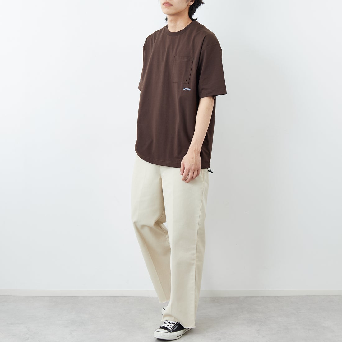 Marmot [マーモット] 別注 ドローコード付き マウンテンロゴ バックプリントTシャツ [MTSS26MST337IN-JF] D.BROWN &&モデル身長：179cm 着用サイズ：L&&