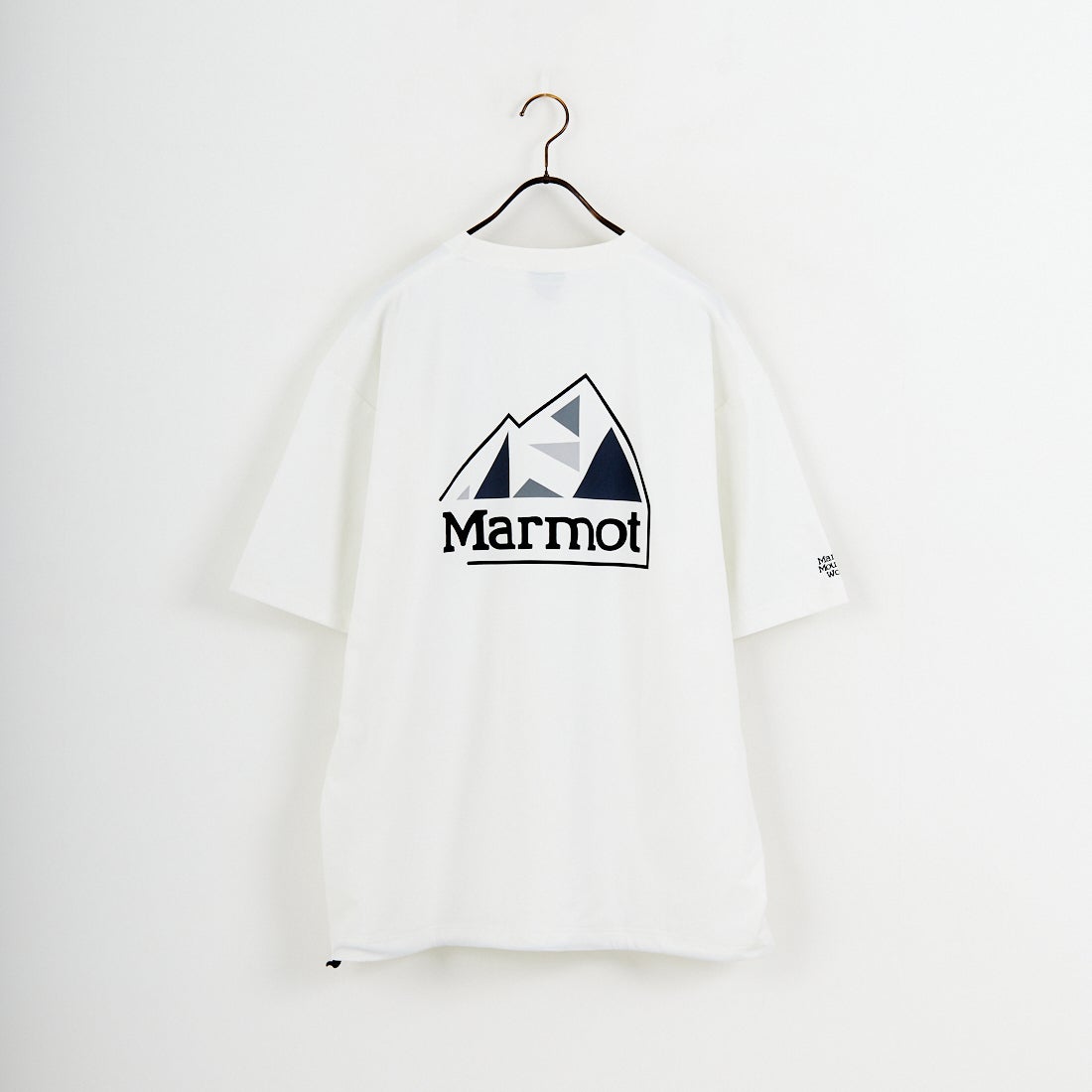 Marmot [マーモット] 別注 ドローコード付き マウンテンロゴ バックプリントTシャツ [MTSS26MST337IN-JF] WHITE