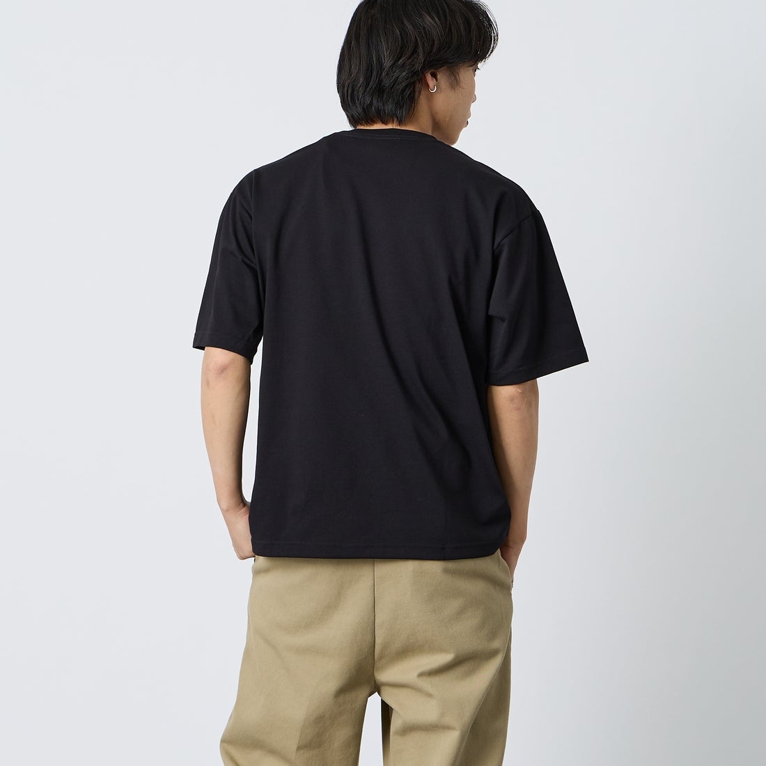 THOUSAND MILE [サウザンド マイル] ワンポイント刺繍ロゴ ショートスリーブTシャツ [TM261TC00120] 09 BLACK &&モデル身長：179cm 着用サイズ：L&&