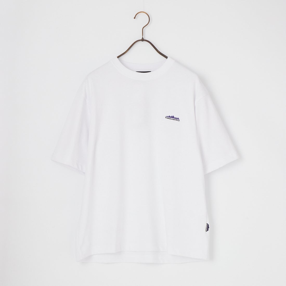 THOUSAND MILE [サウザンド マイル] ワンポイント刺繍ロゴ ショートスリーブTシャツ [TM261TC00120] 01 WHITE