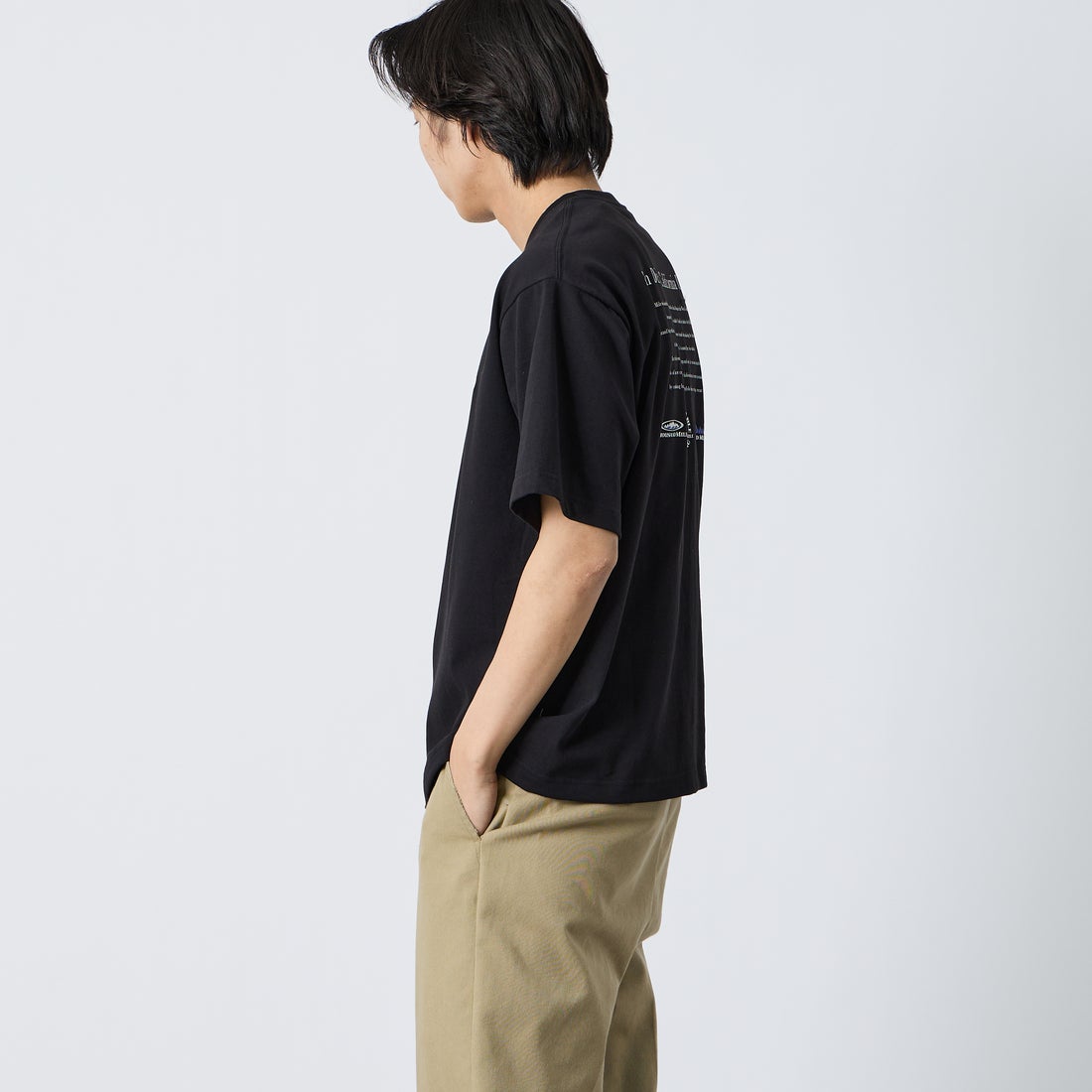 THOUSAND MILE [サウザンド マイル] ヒストリーロゴ バックプリント ショートスリーブTシャツ [TM261TC00480] 09 BLACK &&モデル身長：179cm 着用サイズ：L&&