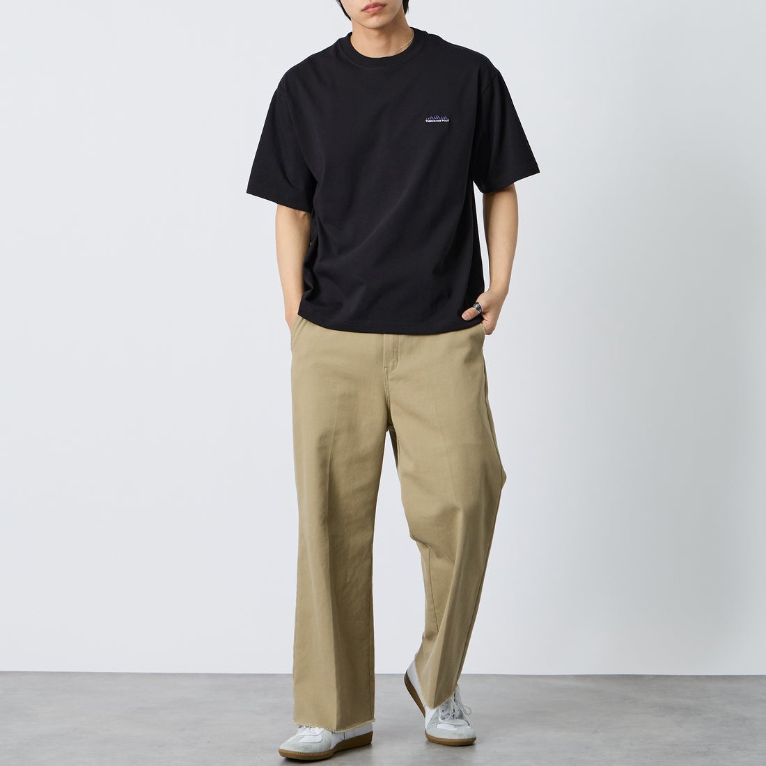 THOUSAND MILE [サウザンド マイル] ヒストリーロゴ バックプリント ショートスリーブTシャツ [TM261TC00480] 09 BLACK &&モデル身長：179cm 着用サイズ：L&&