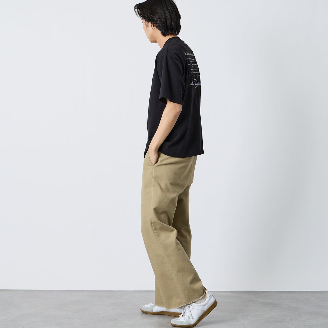 THOUSAND MILE [サウザンド マイル] ヒストリーロゴ バックプリント ショートスリーブTシャツ [TM261TC00480] 09 BLACK &&モデル身長：179cm 着用サイズ：L&&