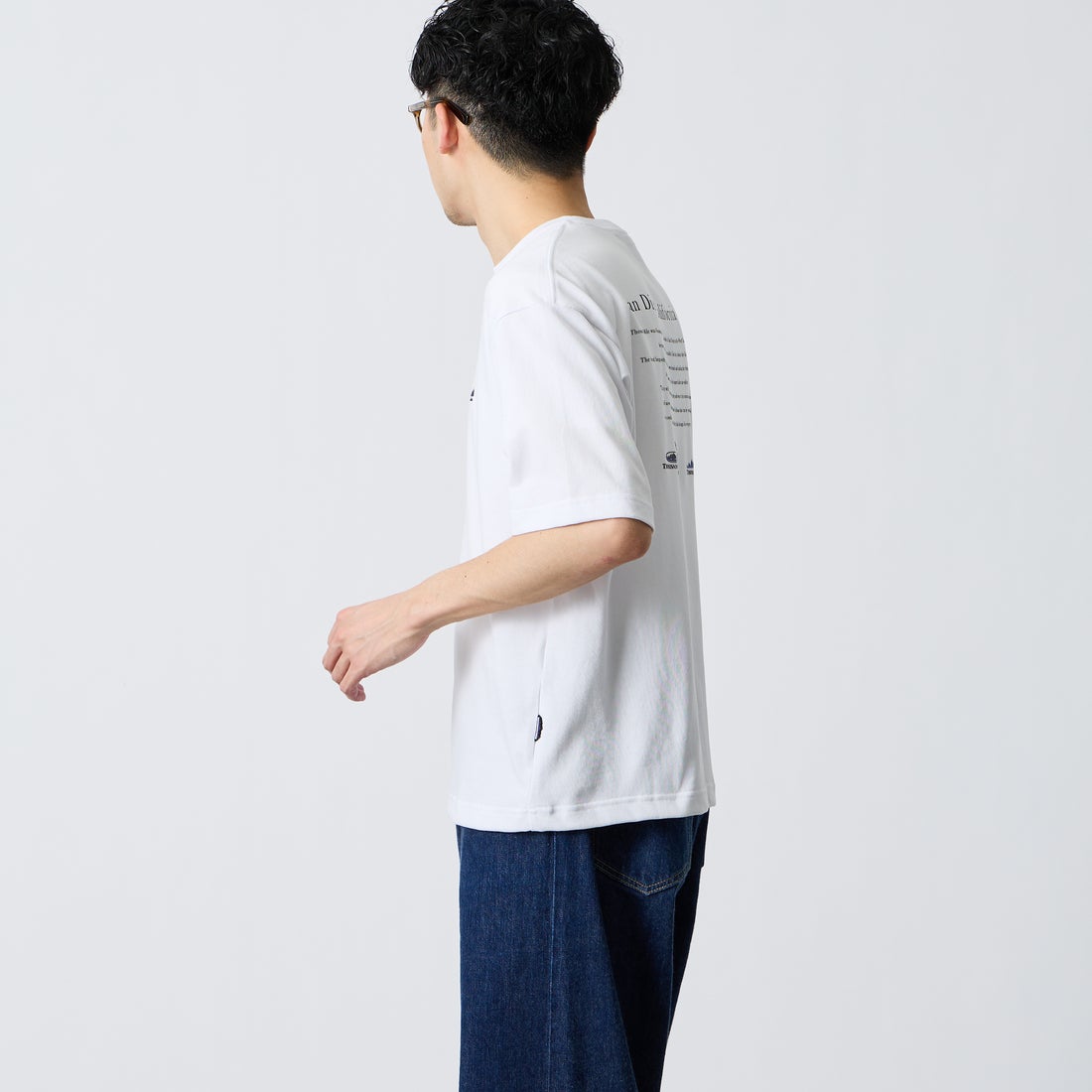 THOUSAND MILE [サウザンド マイル] ヒストリーロゴ バックプリント ショートスリーブTシャツ [TM261TC00480] 01 WHITE &&モデル身長：168cm 着用サイズ：M&&