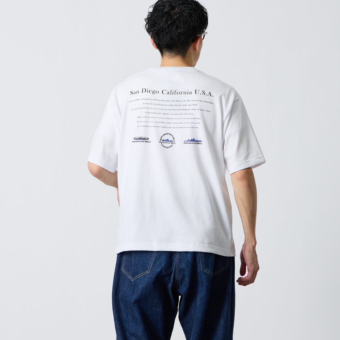 THOUSAND MILE [サウザンド マイル] ヒストリーロゴ バックプリント ショートスリーブTシャツ [TM261TC00480] 01 WHITE &&モデル身長：168cm 着用サイズ：M&&