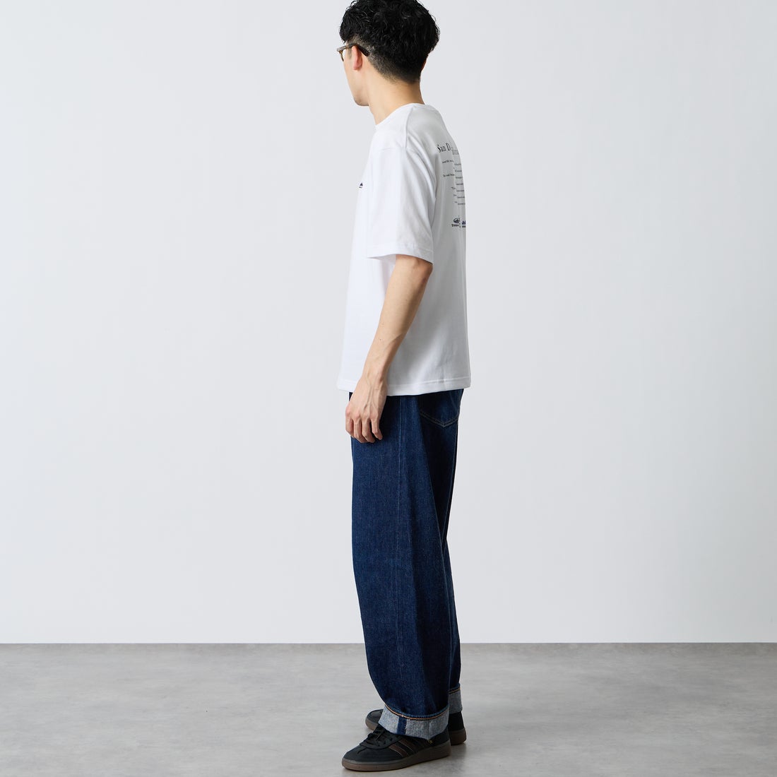 THOUSAND MILE [サウザンド マイル] ヒストリーロゴ バックプリント ショートスリーブTシャツ [TM261TC00480] 01 WHITE &&モデル身長：168cm 着用サイズ：M&&