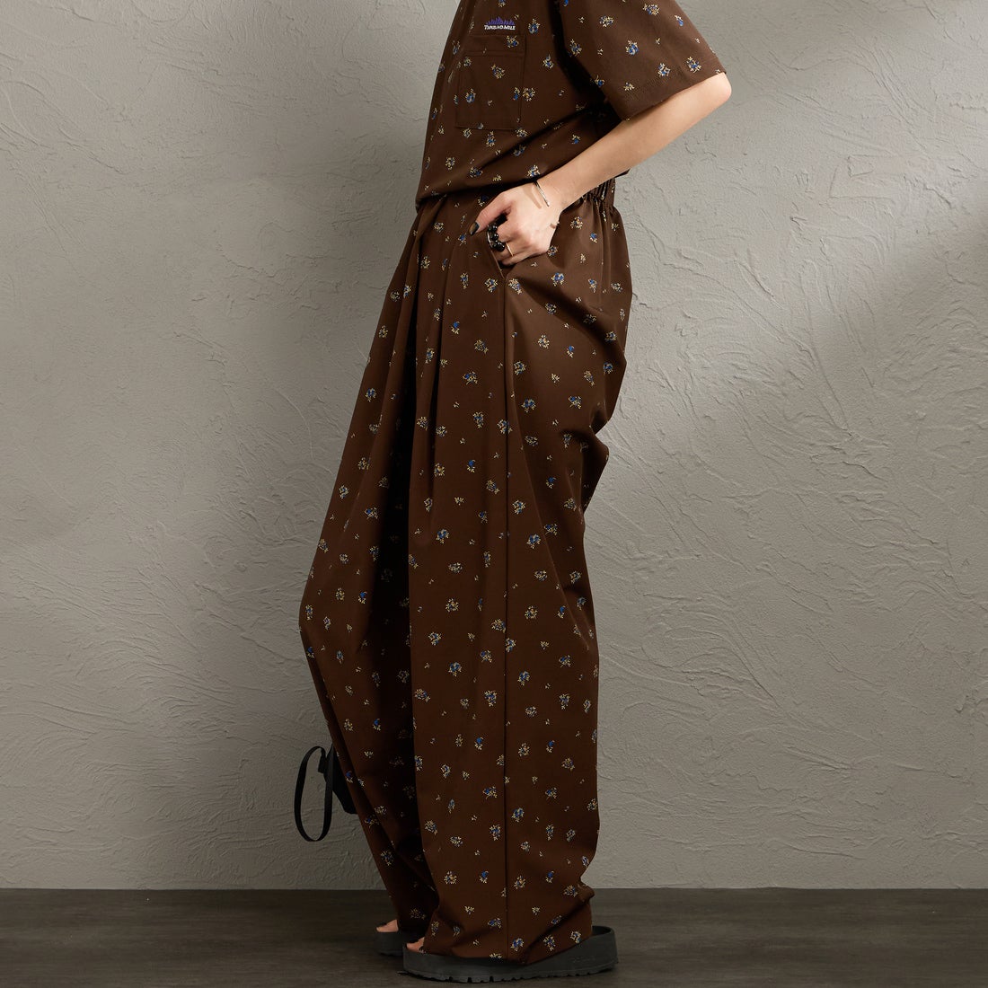 THOUSAND MILE [サウザンド マイル] 別注 花柄 サマーバケーション ラップパンツセットアップ [TM261QP50782-JF] 93 FLOWER &&モデル身長：150cm 着用サイズ：F&&