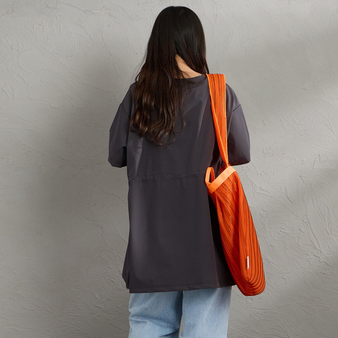 THOUSAND MILE [サウザンド マイル] 別注 ワンポイントロゴ刺繍 ウエストドローコードチュニックTシャツ [TM261NP50792-JF] 19 CHARCOA &&モデル身長：150cm 着用サイズ：F&&