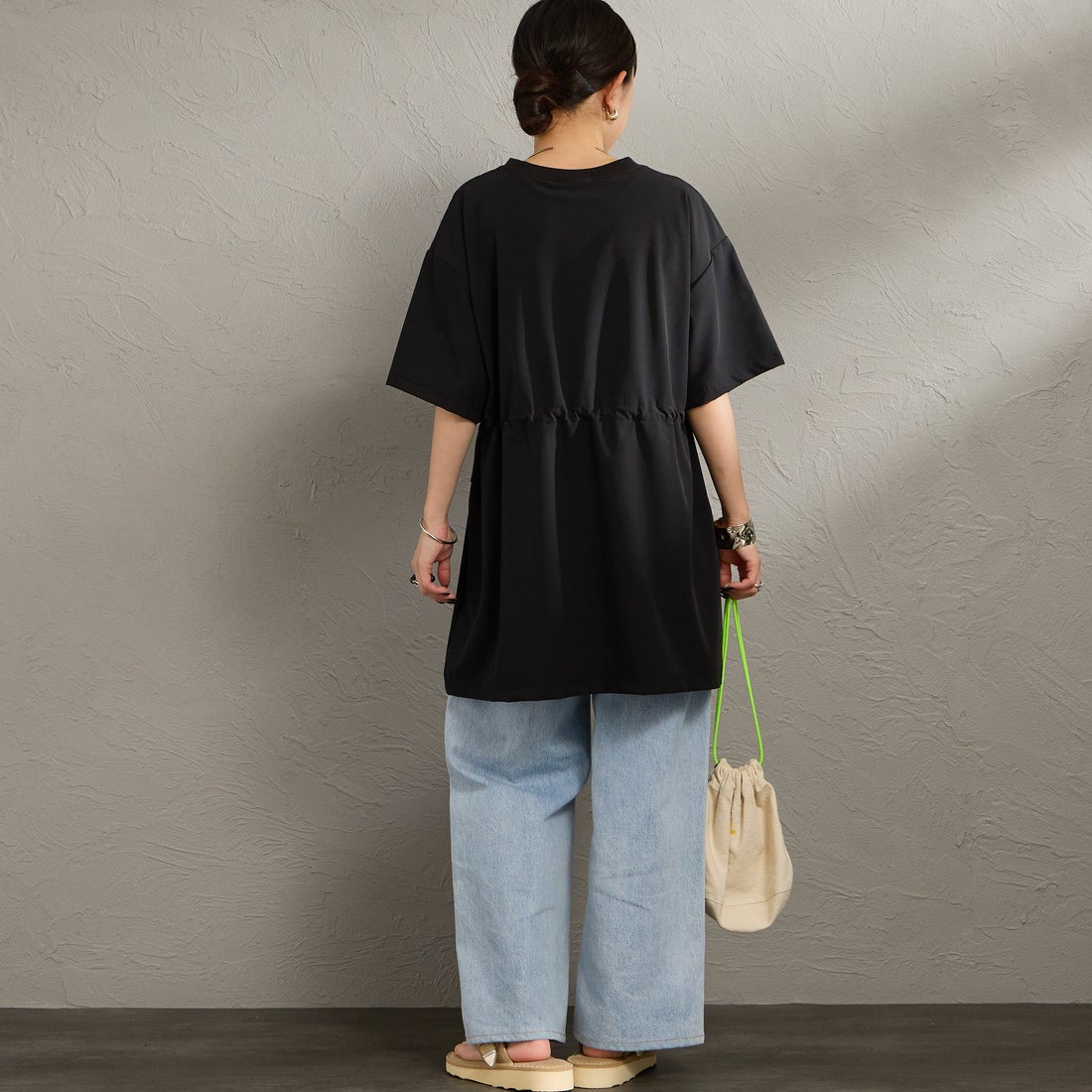 THOUSAND MILE [サウザンド マイル] 別注 ワンポイントロゴ刺繍 ウエストドローコードチュニックTシャツ [TM261NP50792-JF] 09 BLACK &&モデル身長：150cm 着用サイズ：F&&
