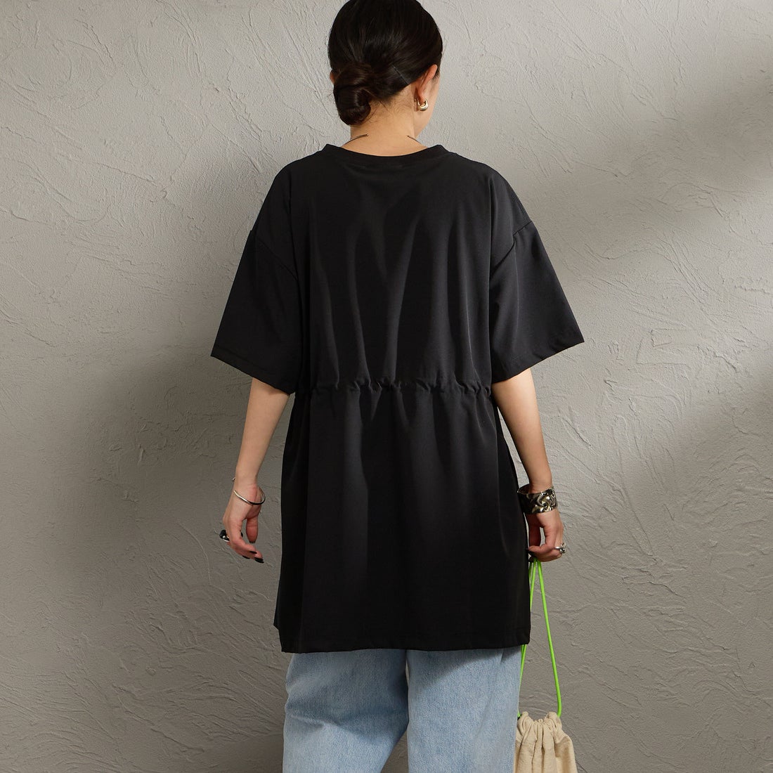 THOUSAND MILE [サウザンド マイル] 別注 ワンポイントロゴ刺繍 ウエストドローコードチュニックTシャツ [TM261NP50792-JF] 09 BLACK &&モデル身長：150cm 着用サイズ：F&&