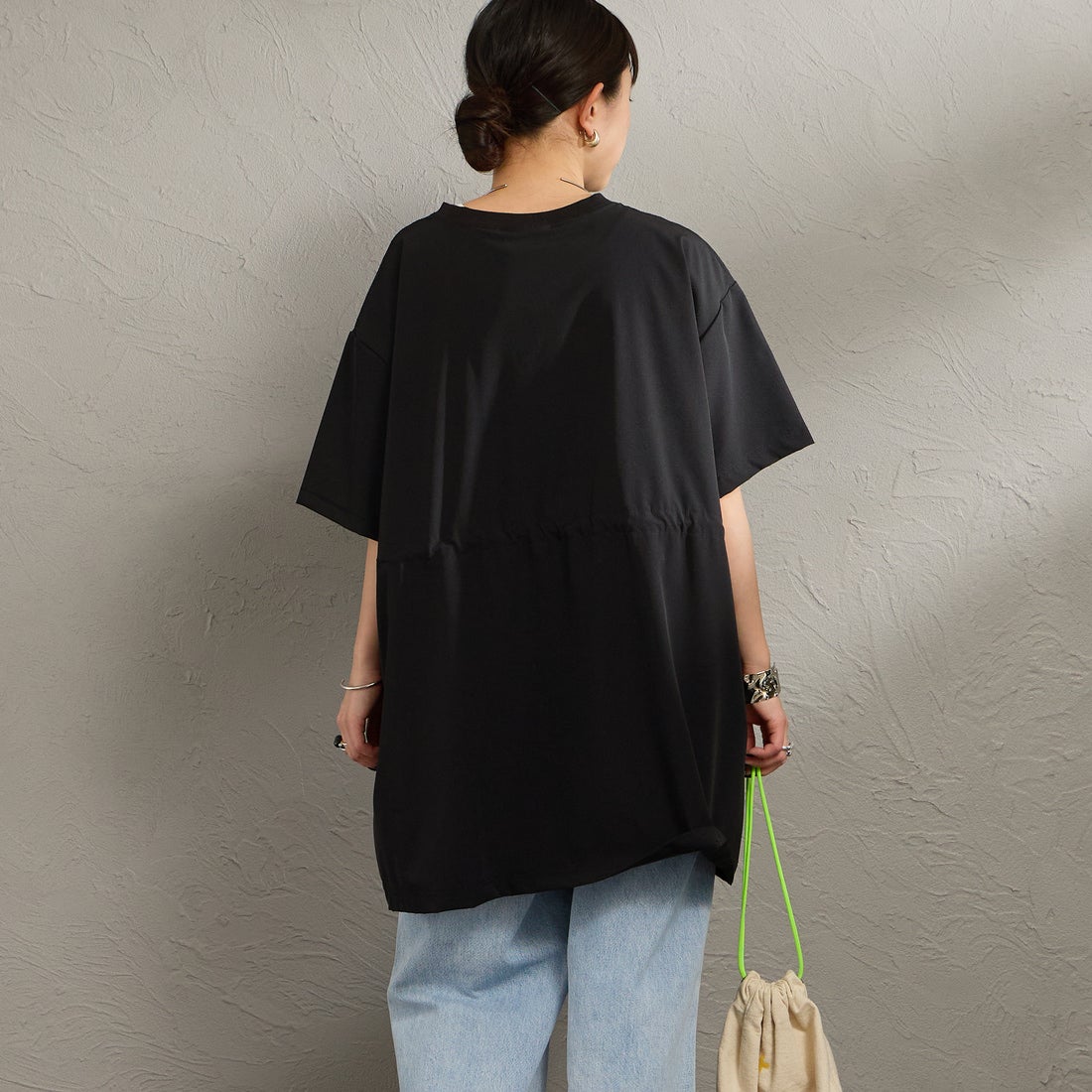 THOUSAND MILE [サウザンド マイル] 別注 ワンポイントロゴ刺繍 ウエストドローコードチュニックTシャツ [TM261NP50792-JF] 09 BLACK &&モデル身長：150cm 着用サイズ：F&&