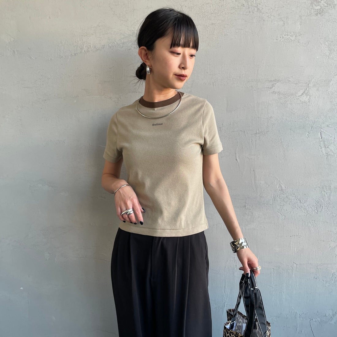 Health knit [ヘルスニット] 別注 ミニロゴ コンパクトTシャツ [HR26S-L312IN-JF] BEIGE &&モデル身長：150cm 着用サイズ：S&&