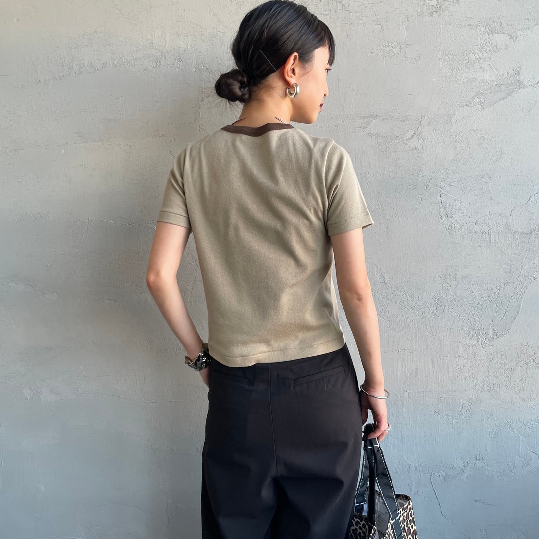 Health knit [ヘルスニット] 別注 ミニロゴ コンパクトTシャツ [HR26S-L312IN-JF] BEIGE &&モデル身長：150cm 着用サイズ：S&&