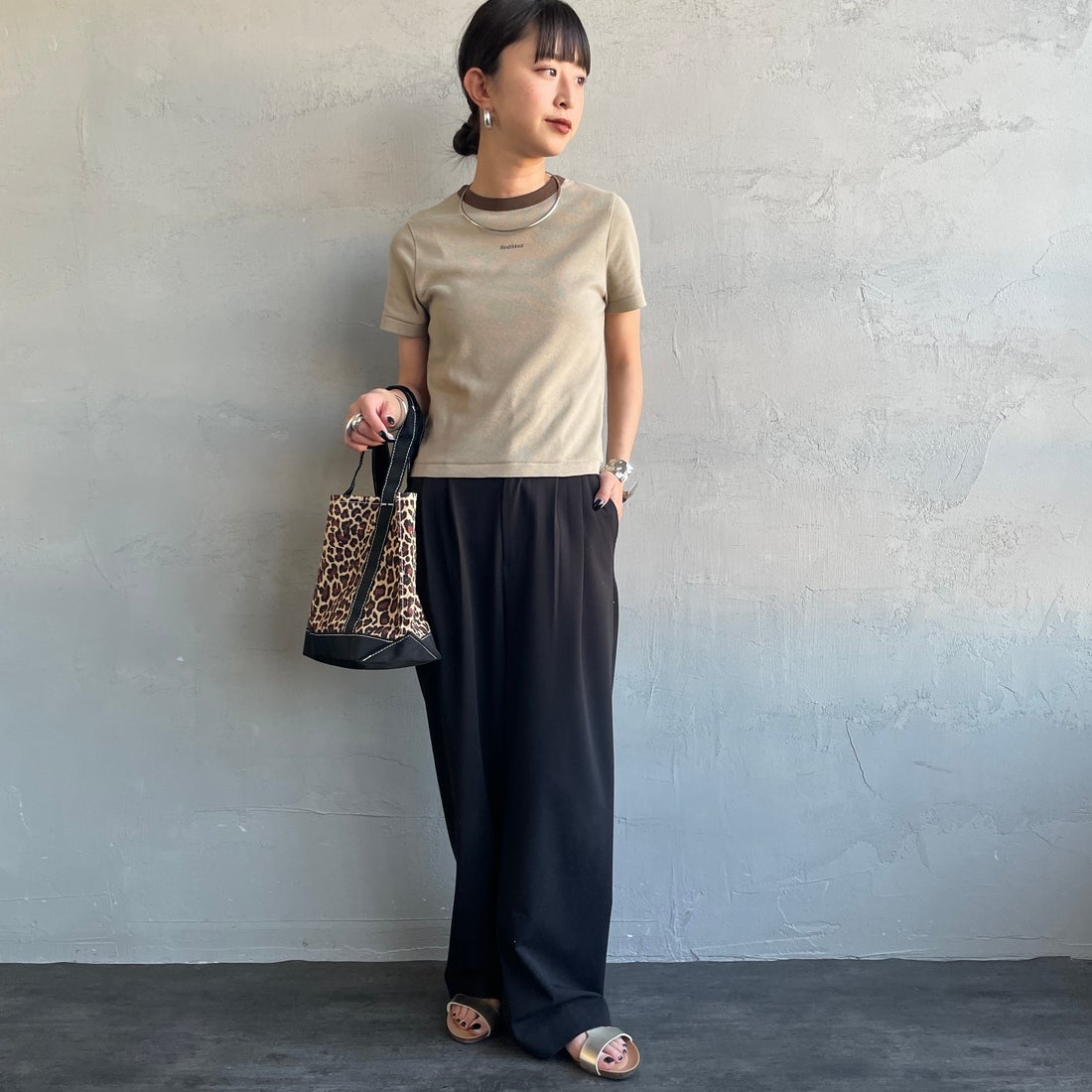 Health knit [ヘルスニット] 別注 ミニロゴ コンパクトTシャツ [HR26S-L312IN-JF] BEIGE &&モデル身長：150cm 着用サイズ：S&&