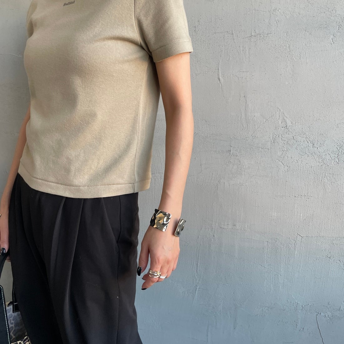 Health knit [ヘルスニット] 別注 ミニロゴ コンパクトTシャツ [HR26S-L312IN-JF] BEIGE &&モデル身長：150cm 着用サイズ：S&&