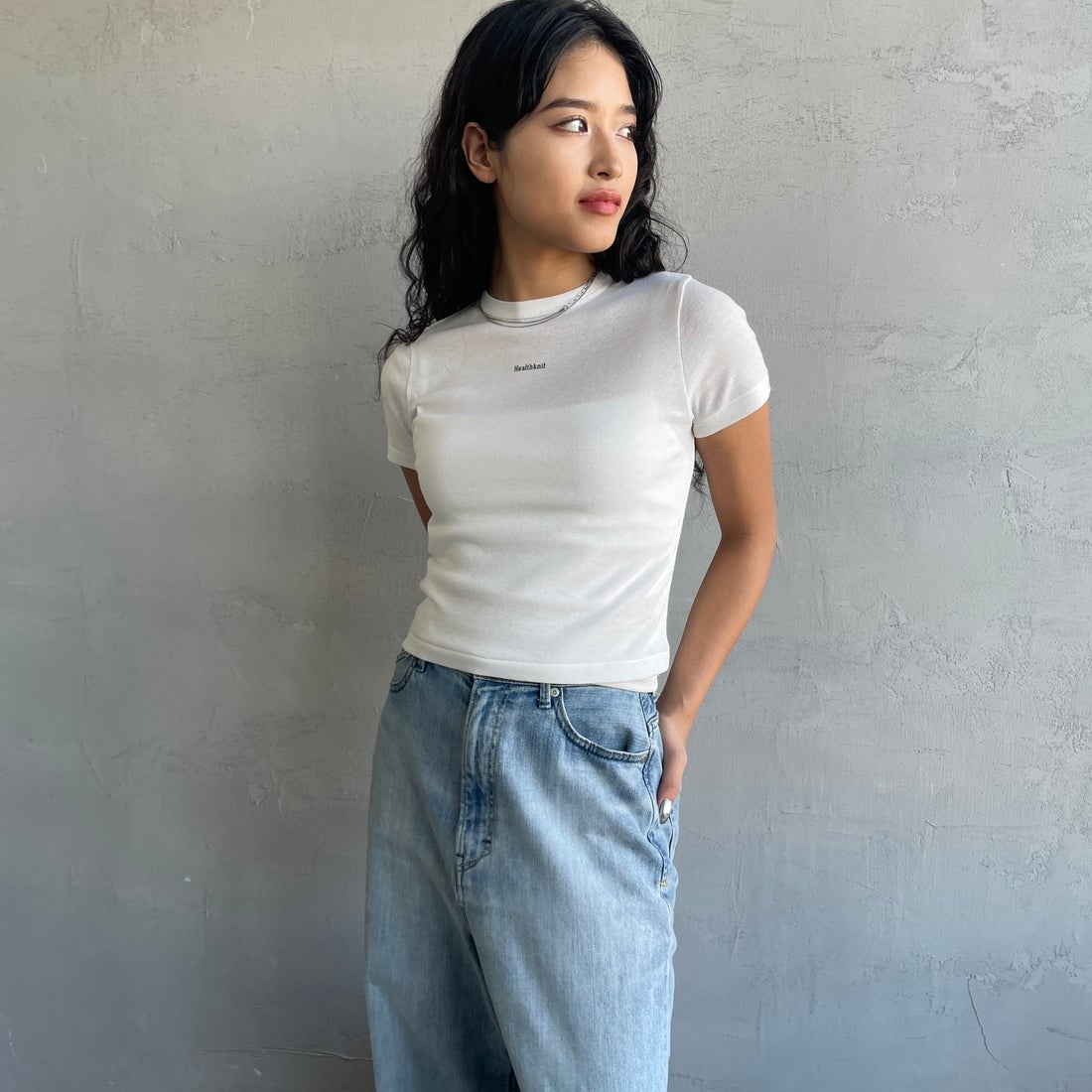 Health knit [ヘルスニット] 別注 ミニロゴ コンパクトTシャツ [HR26S-L312IN-JF] OFF WHITE &&モデル身長：162cm 着用サイズ：S&&