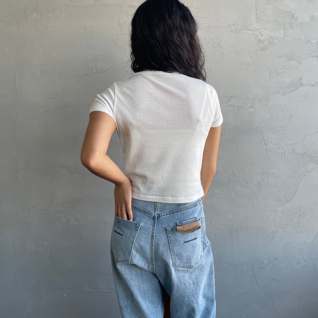 Health knit [ヘルスニット] 別注 ミニロゴ コンパクトTシャツ [HR26S-L312IN-JF] OFF WHITE &&モデル身長：162cm 着用サイズ：S&&