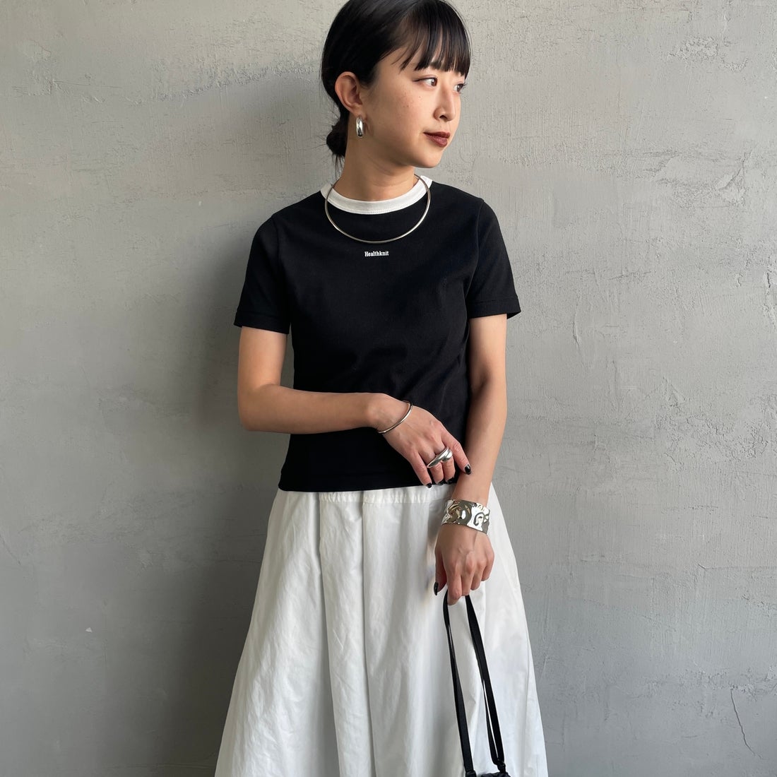 Health knit [ヘルスニット] 別注 ミニロゴ コンパクトTシャツ [HR26S-L312IN-JF] BLACK &&モデル身長：150cm 着用サイズ：S&&