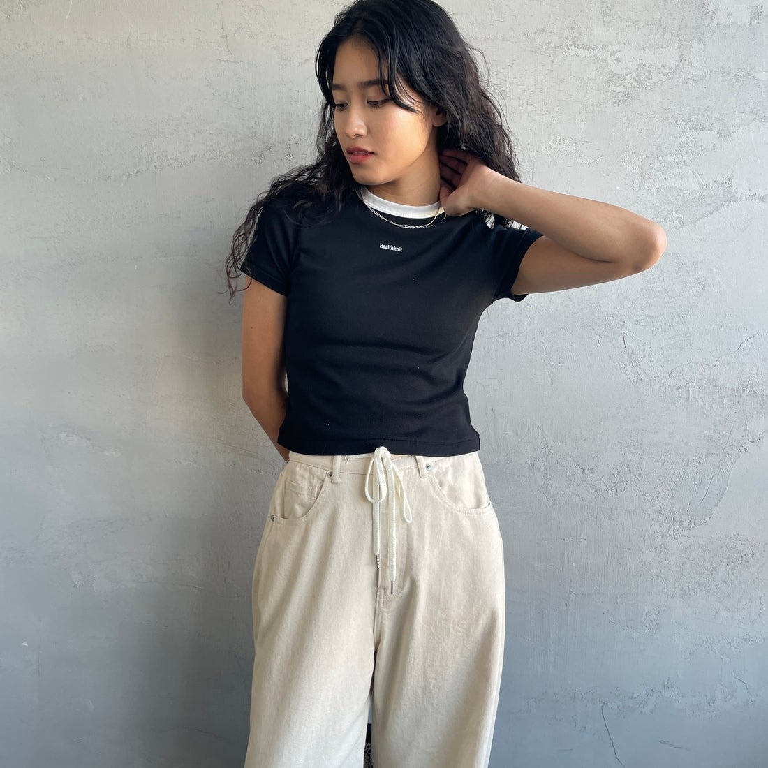 Health knit [ヘルスニット] 別注 ミニロゴ コンパクトTシャツ [HR26S-L312IN-JF] BLACK &&モデル身長：162cm 着用サイズ：S&&