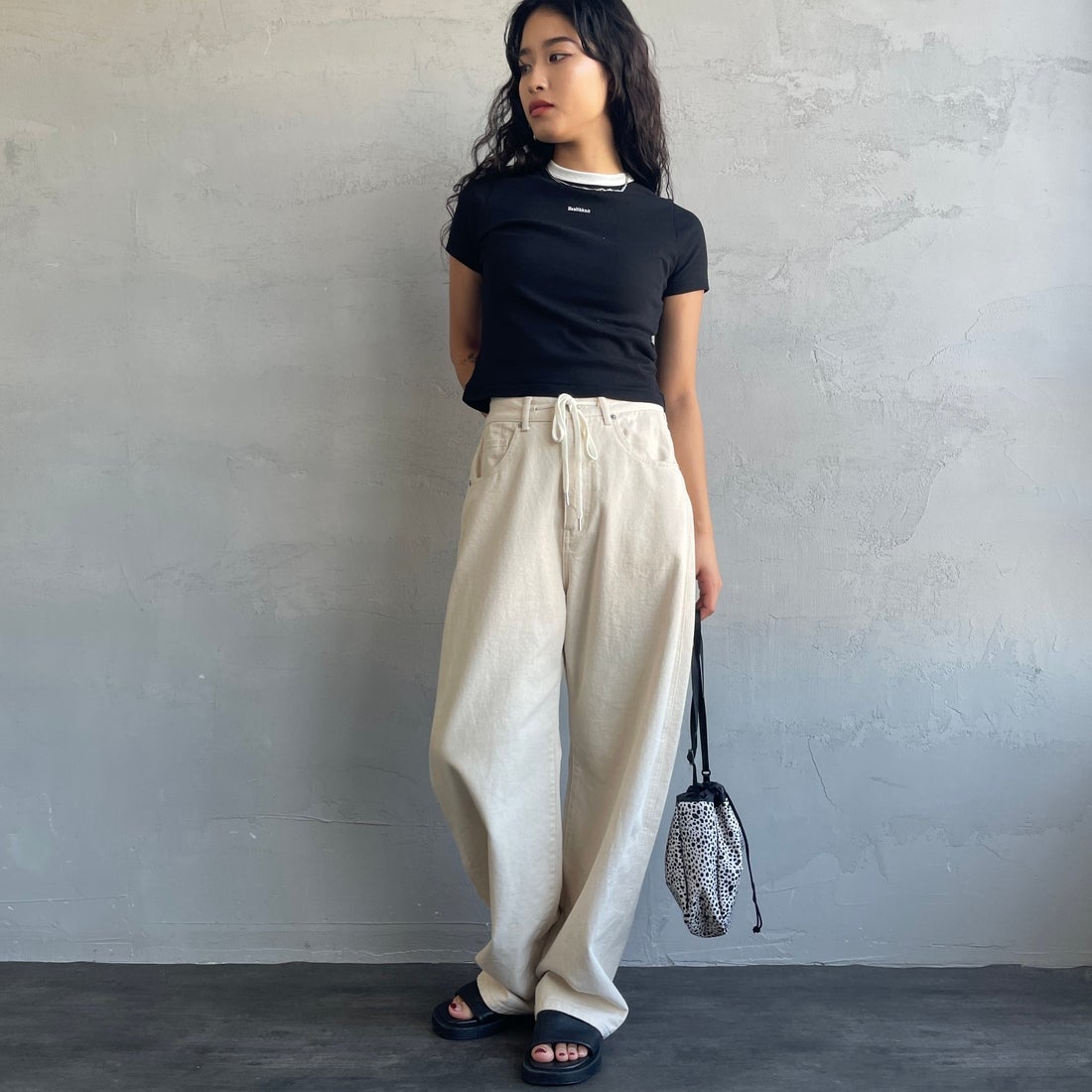 Health knit [ヘルスニット] 別注 ミニロゴ コンパクトTシャツ [HR26S-L312IN-JF] BLACK &&モデル身長：162cm 着用サイズ：S&&