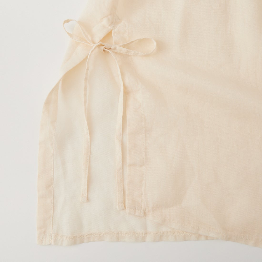 tumugu: [ツムグ] ラミーテンセルツイル サイドリボンブラウス [TB26112] 04 IVORY