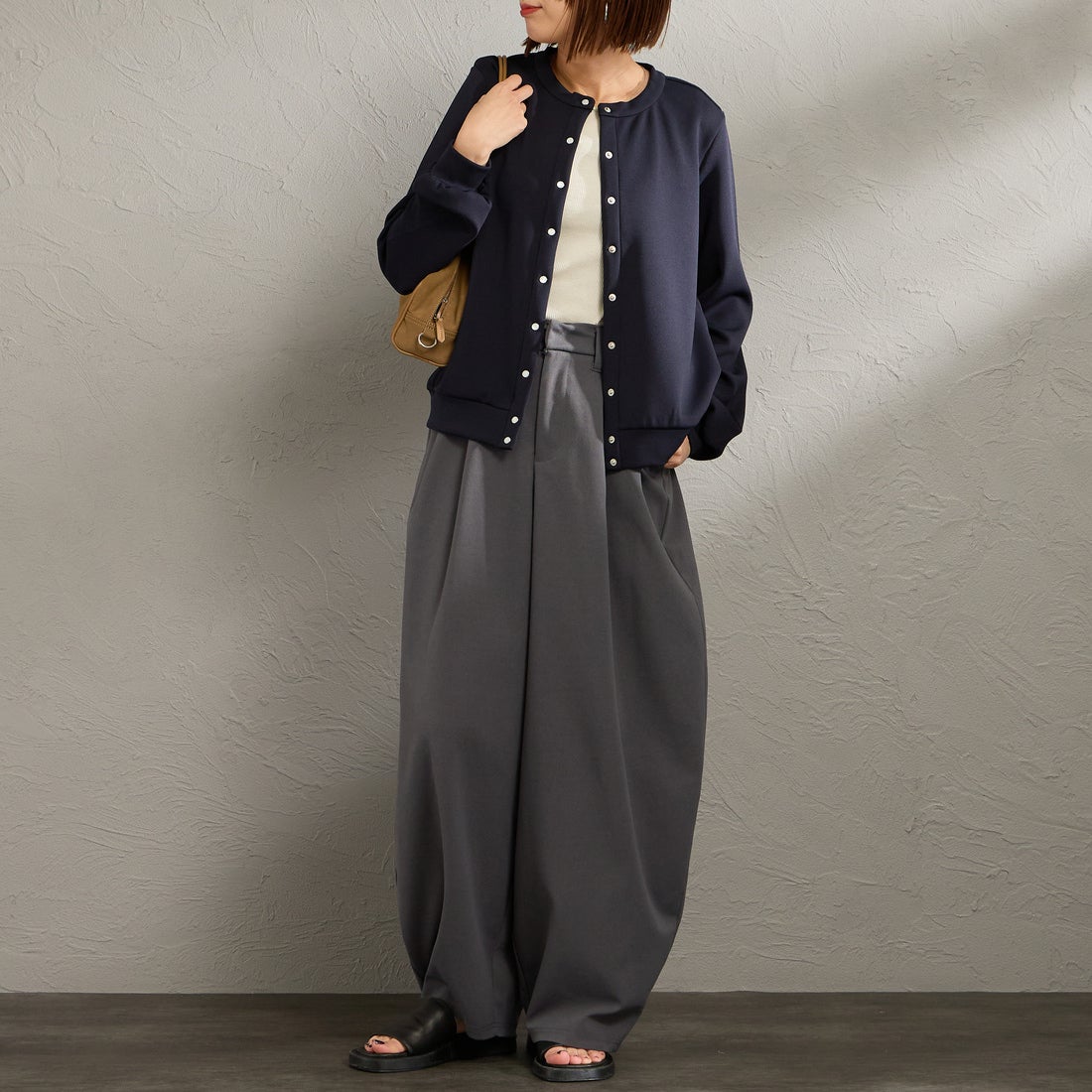 MARMARMAR [マーマーマー] クルーネックカーディガン [1-810071] 77 NAVY &&モデル身長：159cm 着用サイズ：F&&