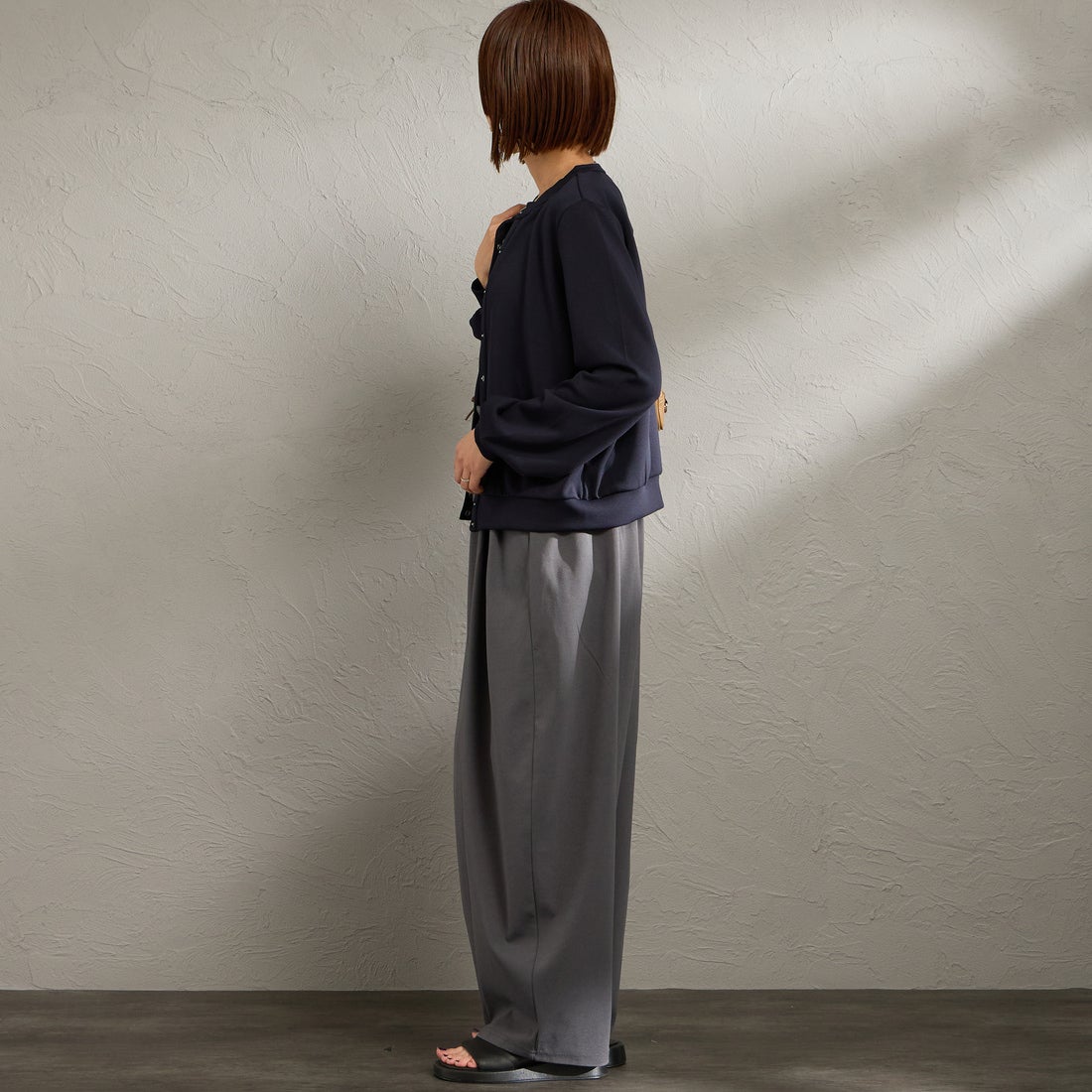 MARMARMAR [マーマーマー] クルーネックカーディガン [1-810071] 77 NAVY &&モデル身長：159cm 着用サイズ：F&&