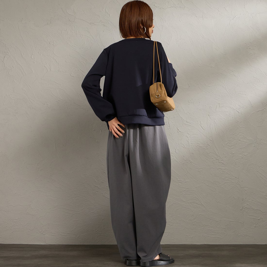 MARMARMAR [マーマーマー] クルーネックカーディガン [1-810071] 77 NAVY &&モデル身長：159cm 着用サイズ：F&&