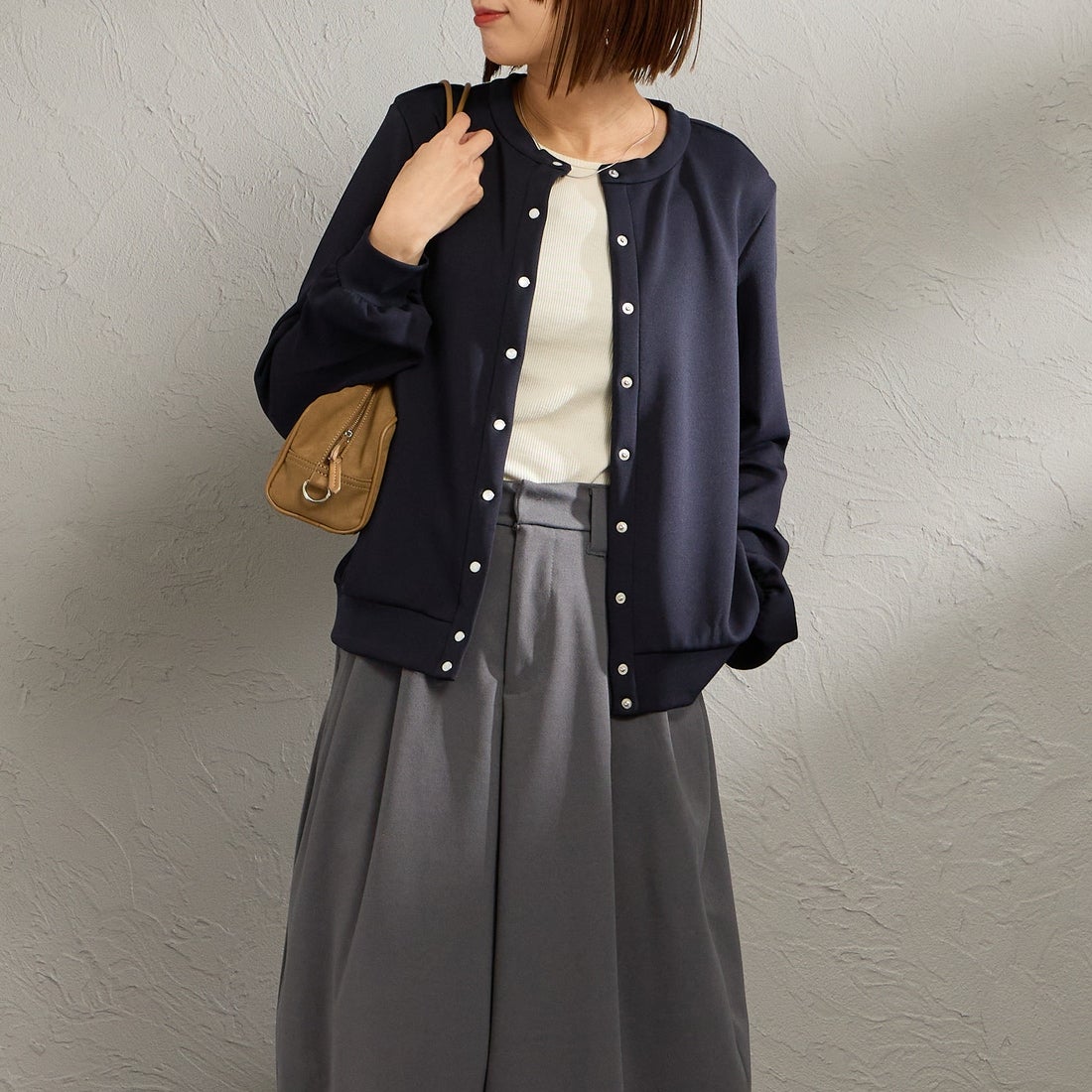 MARMARMAR [マーマーマー] クルーネックカーディガン [1-810071] 77 NAVY &&モデル身長：159cm 着用サイズ：F&&