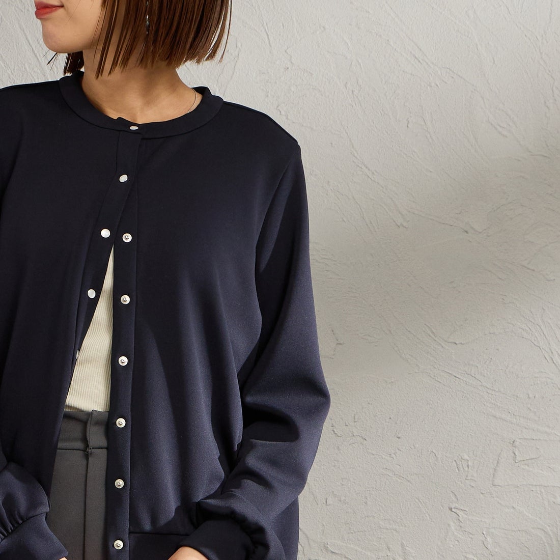 MARMARMAR [マーマーマー] クルーネックカーディガン [1-810071] 77 NAVY &&モデル身長：159cm 着用サイズ：F&&