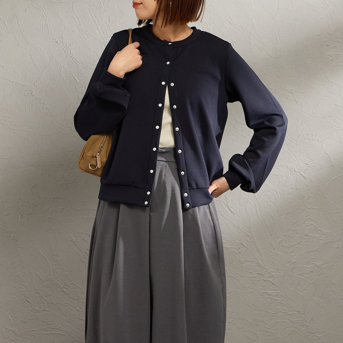 MARMARMAR [マーマーマー] クルーネックカーディガン [1-810071] 77 NAVY &&モデル身長：159cm 着用サイズ：F&&