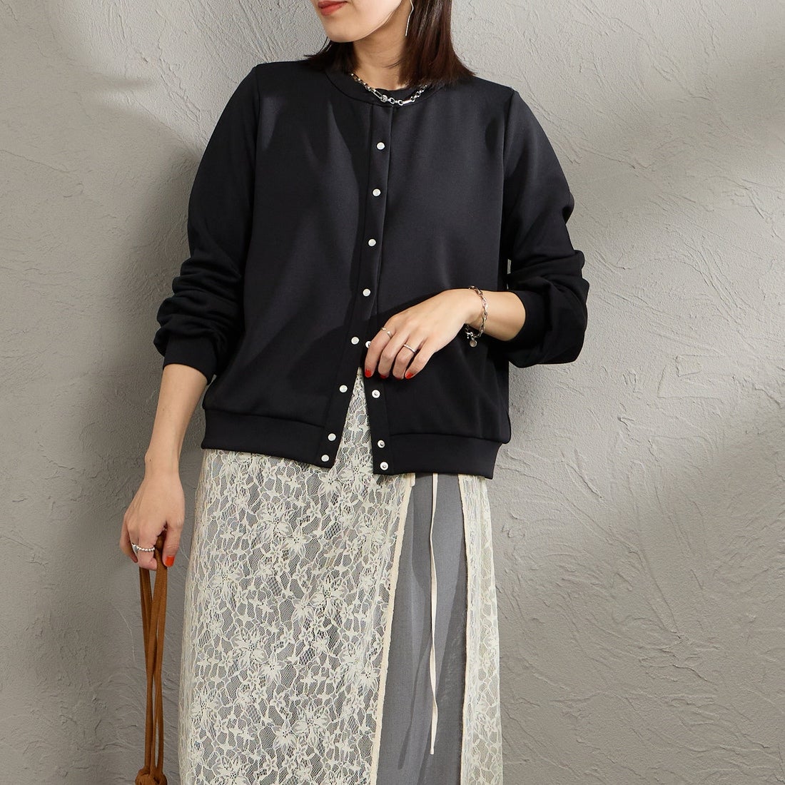 MARMARMAR [マーマーマー] クルーネックカーディガン [1-810071] 99 BLACK &&モデル身長：160cm 着用サイズ：F&&