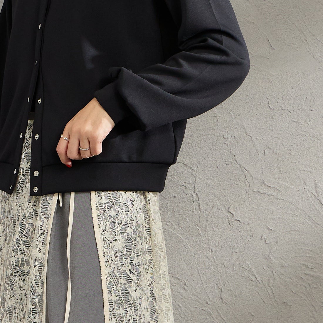 MARMARMAR [マーマーマー] クルーネックカーディガン [1-810071] 99 BLACK &&モデル身長：160cm 着用サイズ：F&&