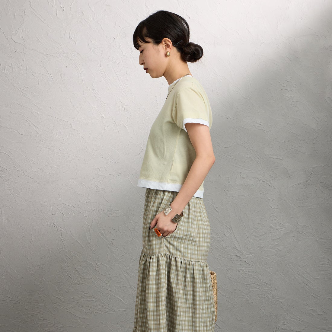 nenom [ネノム] 配色シア―コンパクトTシャツ [NE26322007] 37 SAG/OFF &&モデル身長：150cm 着用サイズ：F&&