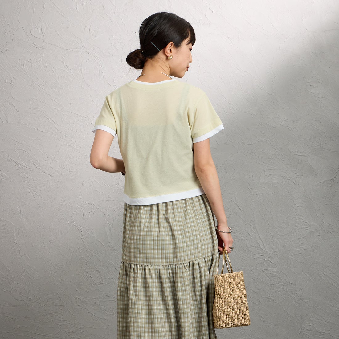 nenom [ネノム] 配色シア―コンパクトTシャツ [NE26322007] 37 SAG/OFF &&モデル身長：150cm 着用サイズ：F&&