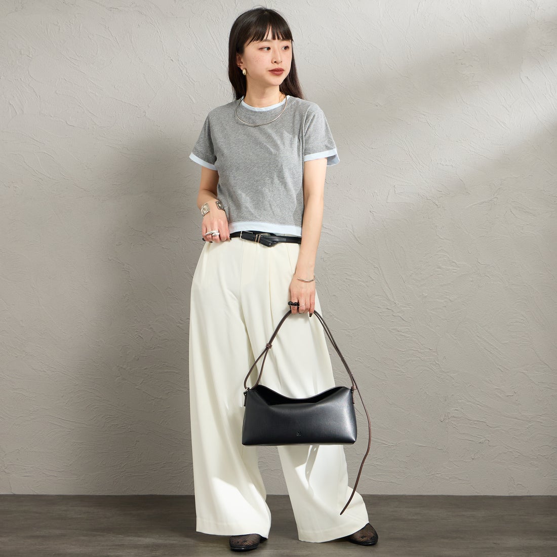 nenom [ネノム] 配色シア―コンパクトTシャツ [NE26322007] 07 GRY/SAX &&モデル身長：150cm 着用サイズ：F&&