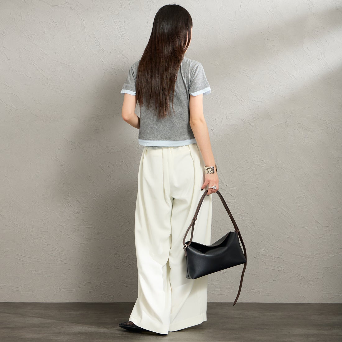 nenom [ネノム] 配色シア―コンパクトTシャツ [NE26322007] 07 GRY/SAX &&モデル身長：150cm 着用サイズ：F&&