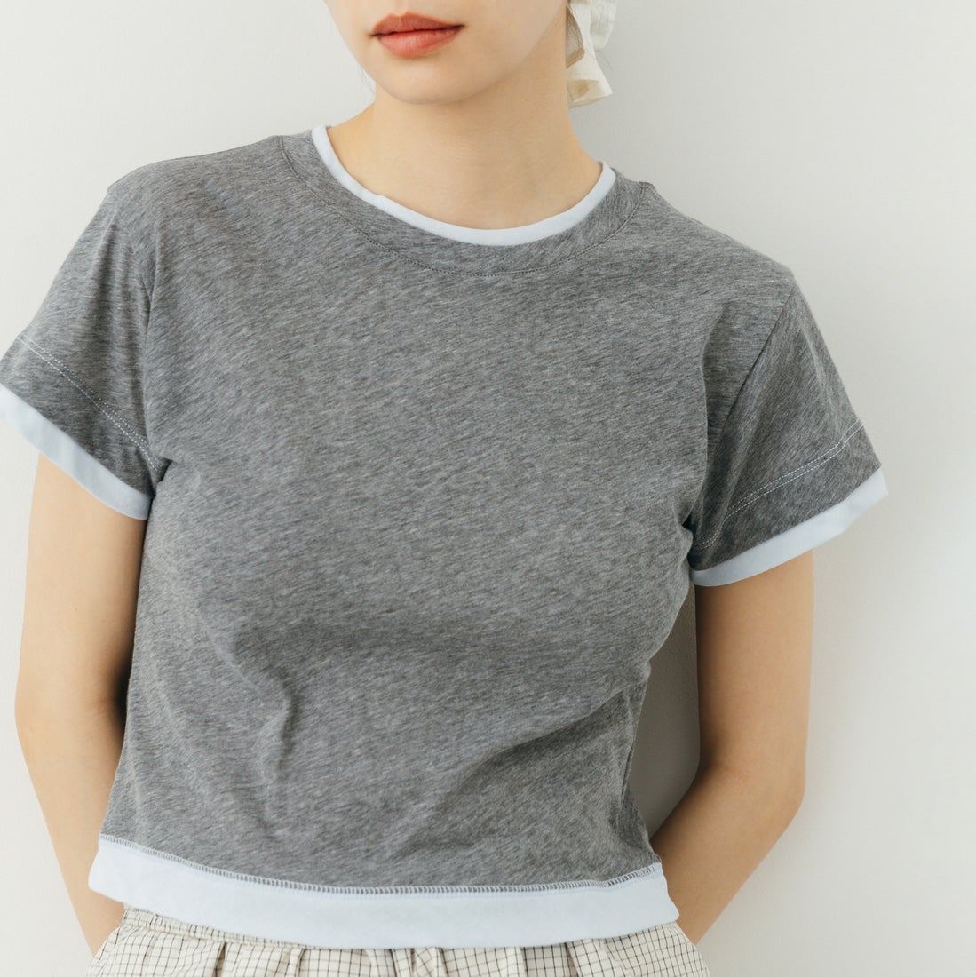 nenom [ネノム] 配色シア―コンパクトTシャツ [NE26322007] 07 GRY/SAX