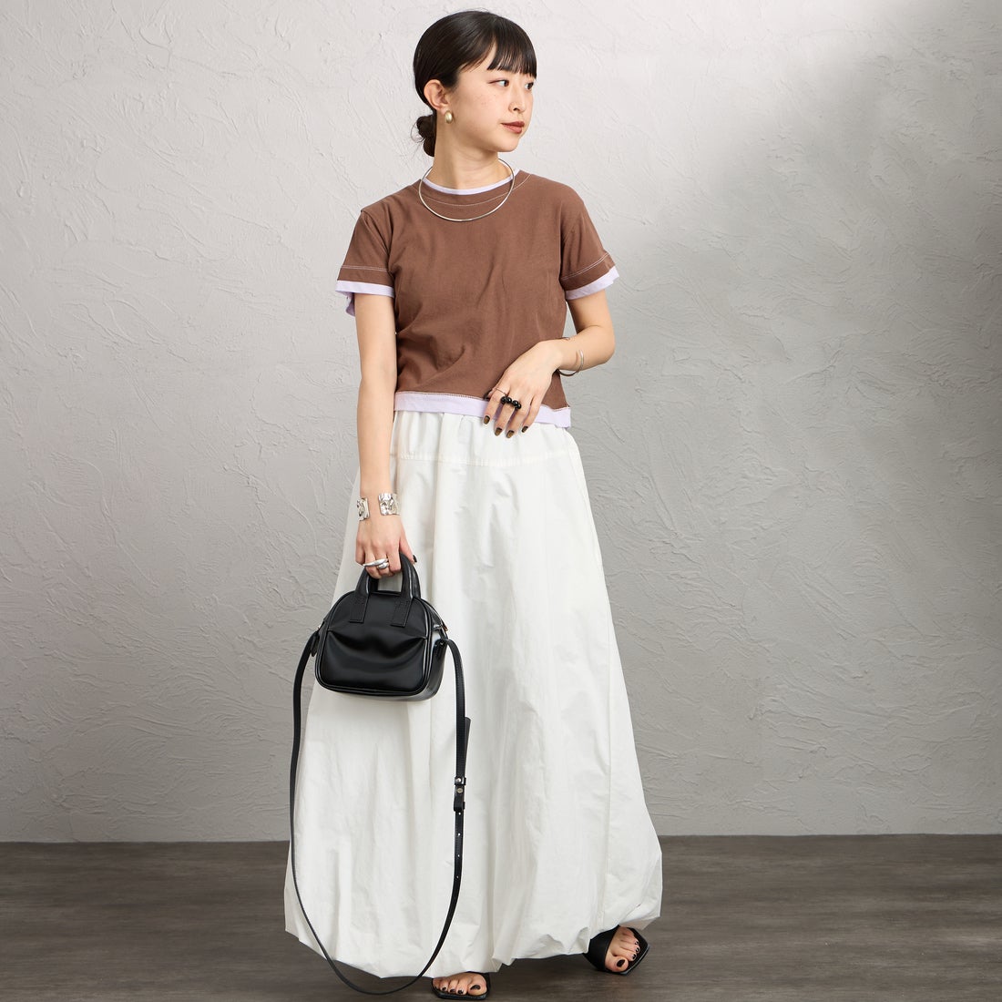nenom [ネノム] 配色シア―コンパクトTシャツ [NE26322007] 28 BRN/PPL &&モデル身長：150cm 着用サイズ：F&&