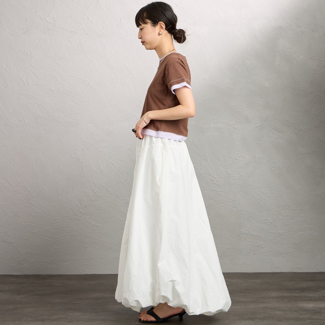 nenom [ネノム] 配色シア―コンパクトTシャツ [NE26322007] 28 BRN/PPL &&モデル身長：150cm 着用サイズ：F&&