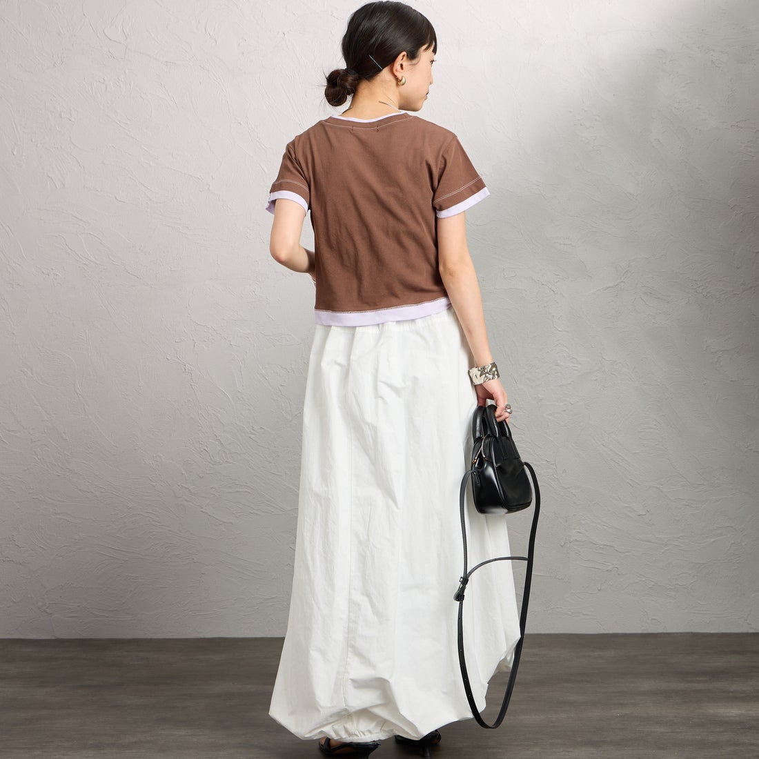 nenom [ネノム] 配色シア―コンパクトTシャツ [NE26322007] 28 BRN/PPL &&モデル身長：150cm 着用サイズ：F&&
