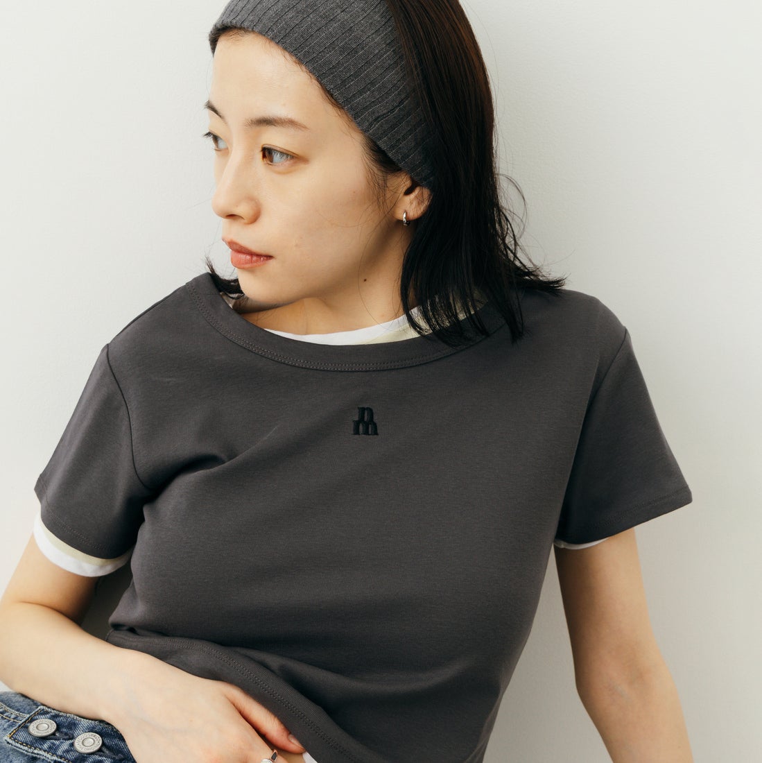 nenom [ネノム] ワンポイントロゴ刺繍 ミニTシャツ [NE26322002] 08 CHARCOA