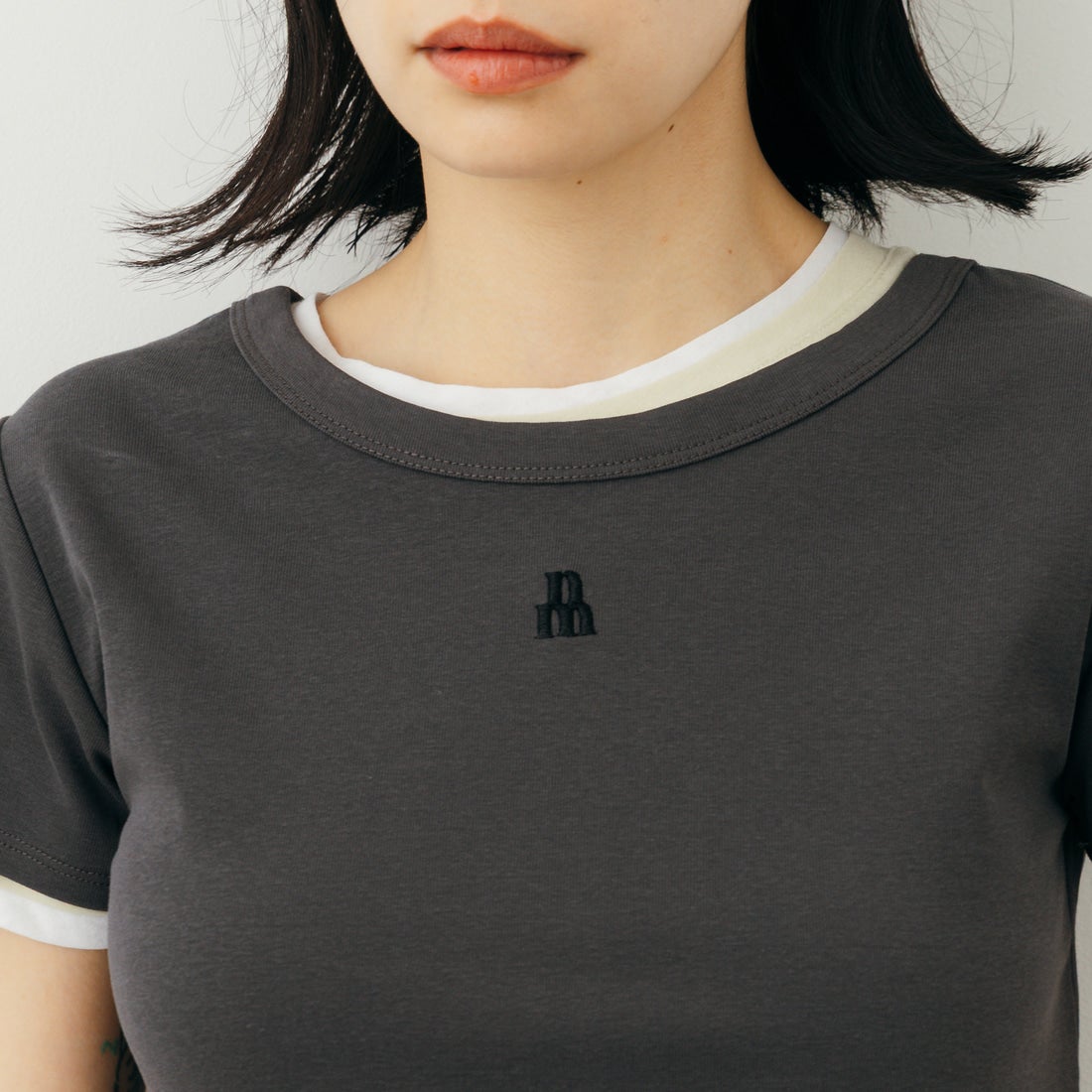 nenom [ネノム] ワンポイントロゴ刺繍 ミニTシャツ [NE26322002] 08 CHARCOA