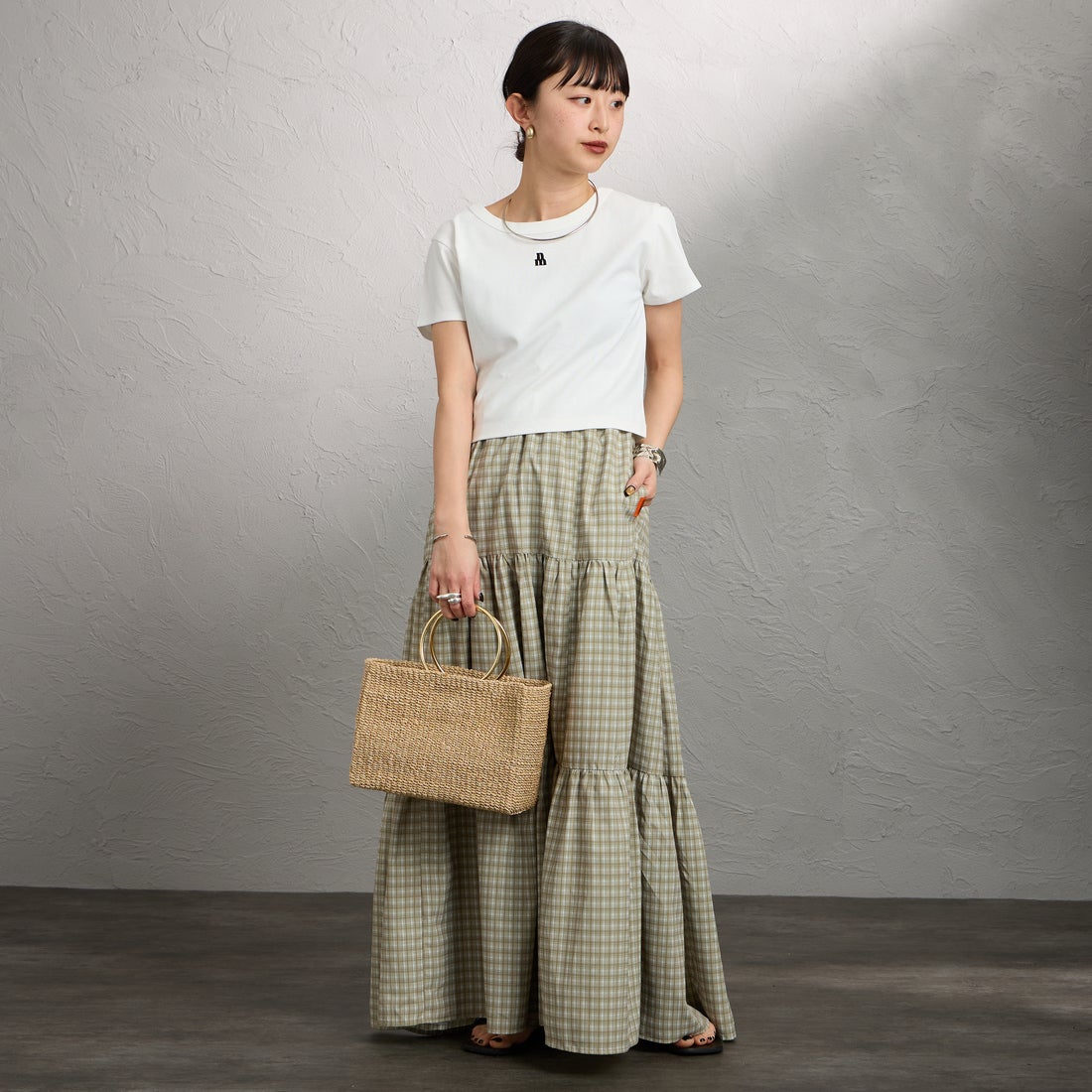 nenom [ネノム] ワンポイントロゴ刺繍 ミニTシャツ [NE26322002] 02 OFF &&モデル身長：150cm 着用サイズ：F&&